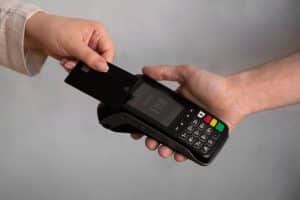 Pros And Cons of a Wireless Credit Card Terminal for Your Company
